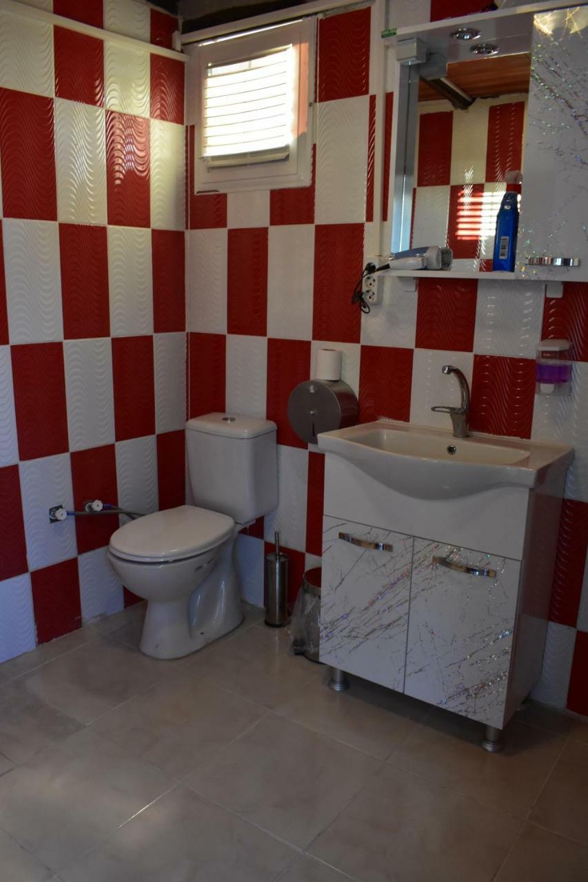 Sato Koeyevi-Selendi Hotel Bagian luar foto